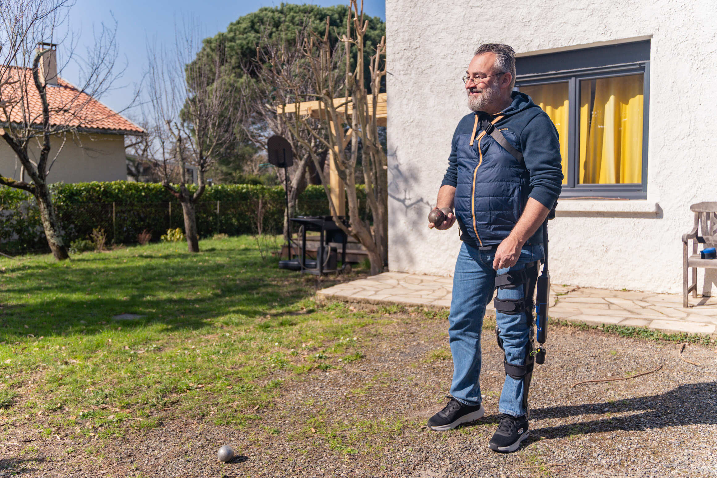 Man standing outside while wearing the DREEVEN robotic knee brace. 